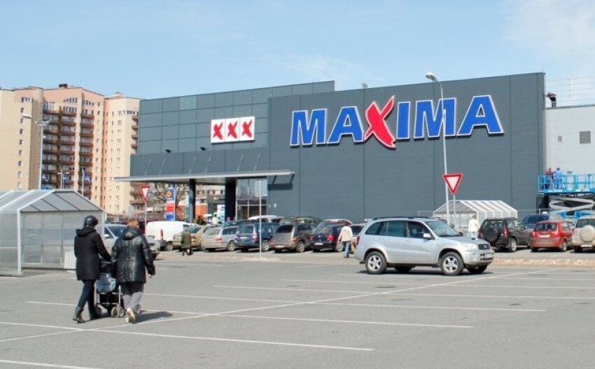 Maximas stāvlaukumā